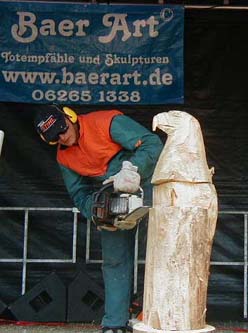 BAER Chainsaw Art Performance Fr�hlingsfest Mosbach