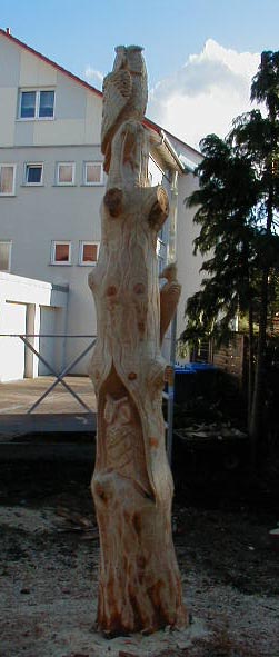 Holzkuenstler Holger B�r Eulenbaum