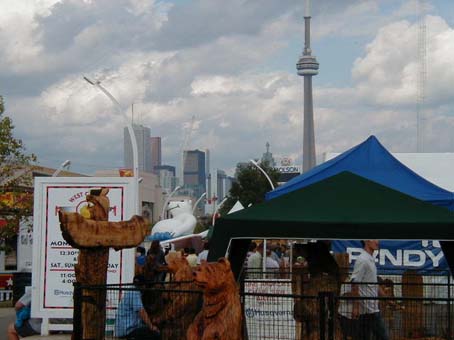 meine Skulpturen mit Torontos Skyline als Background !!