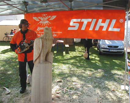 Schaetzle Markt Tengen Kettensaegenkunst Vorfuehrung